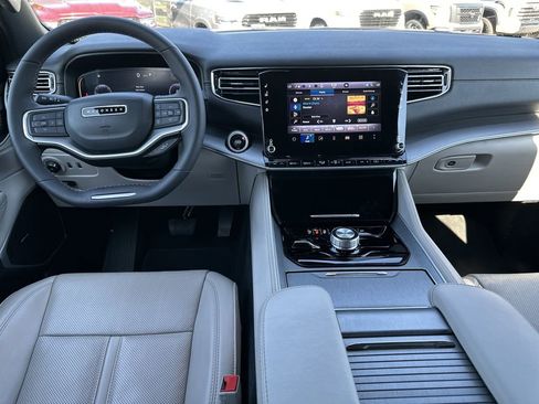 Certified 2025 Jeep Wagoneer 4WD image 10