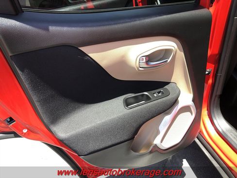 Used 2015 Jeep Renegade Latitude FWD image 13