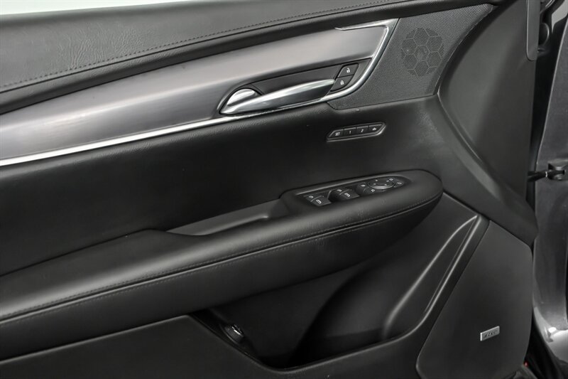 Used 2018 Cadillac XT5 Luxury AWD/4WD image 13