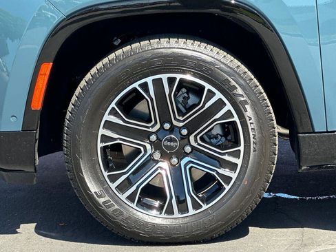 New 2026 Jeep Grand Wagoneer L 2WD image 26