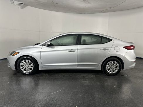 Used 2017 Hyundai Elantra SE image 6
