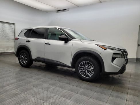 Used 2024 Nissan Rogue S image 11