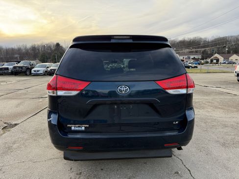 Used 2011 Toyota Sienna LE image 9
