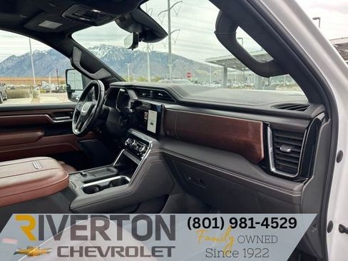 Used 2024 GMC Sierra 3500 Denali Ultimate AWD/4WD image 19