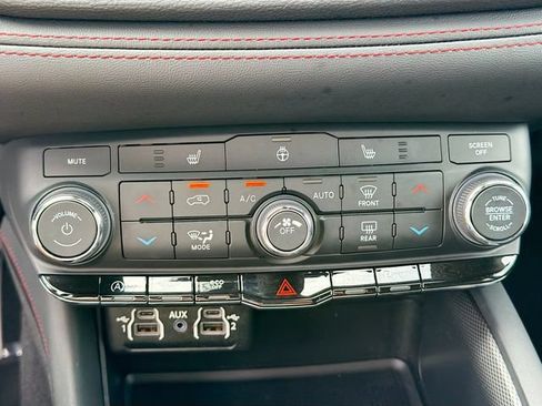 Used 2025 Dodge Durango GT AWD/4WD image 17
