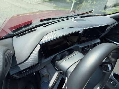 Used 2025 Ford Mustang GT RWD image 19