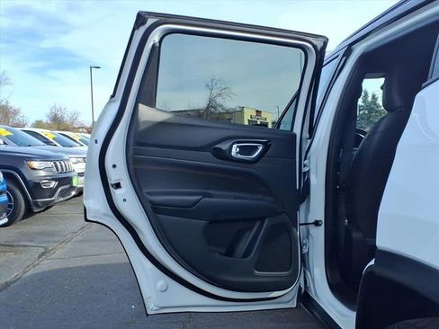 Used 2024 Jeep Compass Trailhawk image 16