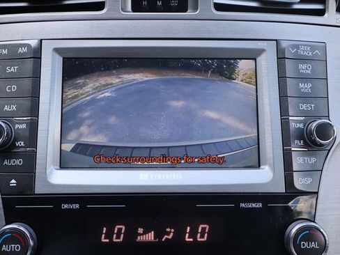 Used 2011 Toyota Avalon Limited FWD image 10