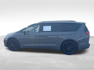 Used 2025 Chrysler Pacifica Limited FWD video 2