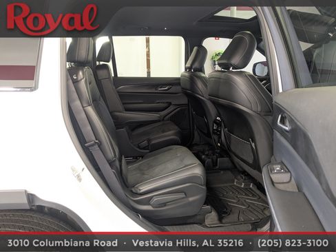 Used 2024 Jeep Grand Cherokee L Altitude RWD image 10