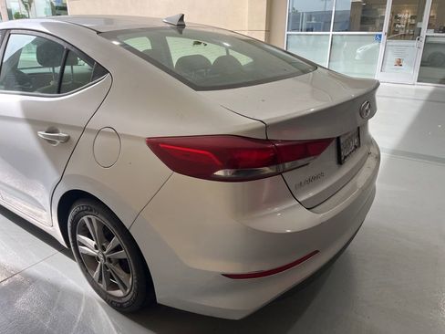 Used 2018 Hyundai Elantra SEL image 10