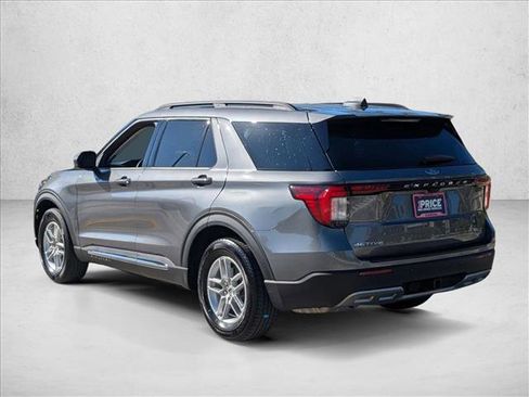 Used 2025 Ford Explorer Active w/ Active Comfort Package RWD image 8