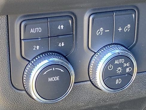 Used 2024 GMC Yukon AT4 w/ Technology Package AWD/4WD image 24