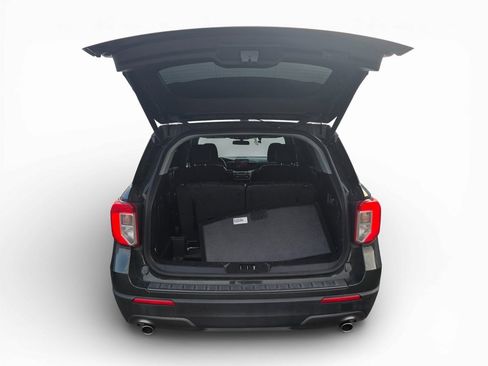 Used 2022 Ford Explorer XLT w/ Equipment Group 202A image 5