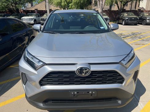 Used 2025 Toyota RAV4 XLE image 2