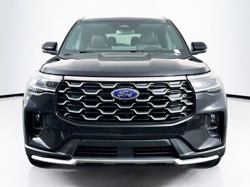 Used 2025 Ford Explorer Platinum w/ LUX Leather Package image 2