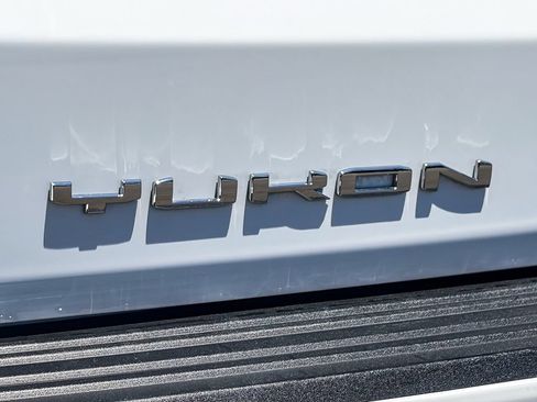 Used 2023 GMC Yukon SLT AWD/4WD image 10