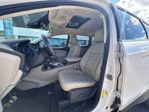 Used 2018 Ford Escape Titanium w/ Ford Safe & Smart Package FWD image 9