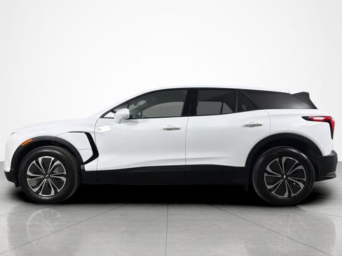 Used 2025 Chevrolet Blazer EV LT FWD image 2