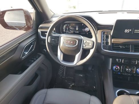 Used 2024 GMC Yukon SLT w/ SLT Luxury Package RWD image 12