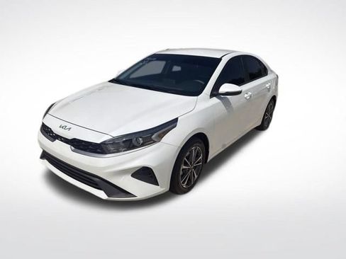 Used 2023 Kia Forte LXS w/ LXS Technology Package FWD image 7