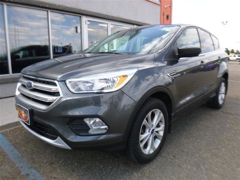 Used 2017 Ford Escape SE w/ SE Cold Weather Package AWD/4WD image 1