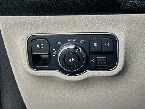 Certified 2022 Mercedes-Benz GLB 250 4MATIC image 10