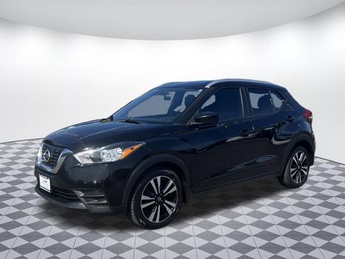 Used 2018 Nissan Kicks SV FWD image 3