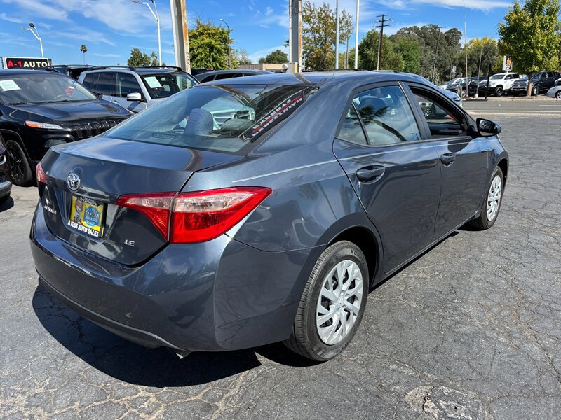 Used 2017 Toyota Corolla LE w/ Carpet Mat Package (TMS) FWD image 4