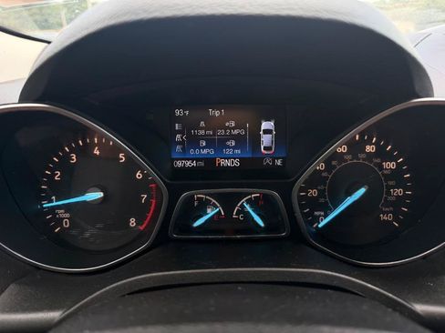 Used 2017 Ford Escape SE AWD/4WD image 3