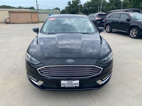 Used 2017 Ford Fusion SE w/ Equipment Group 201A FWD image 3