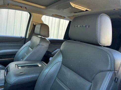 Used 2020 GMC Yukon XL Denali w/ Denali Premium Package image 15