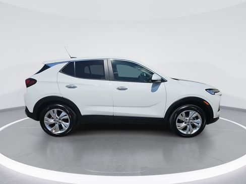 Used 2024 Buick Encore GX Preferred w/ Comfort Package AWD/4WD image 2
