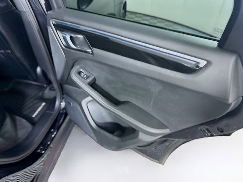 Used 2018 Porsche Macan AWD image 30