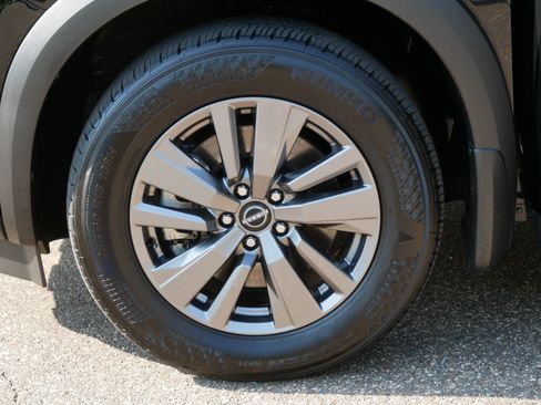 Certified 2025 Nissan Pathfinder SV w/ SV Premium Package AWD/4WD image 15
