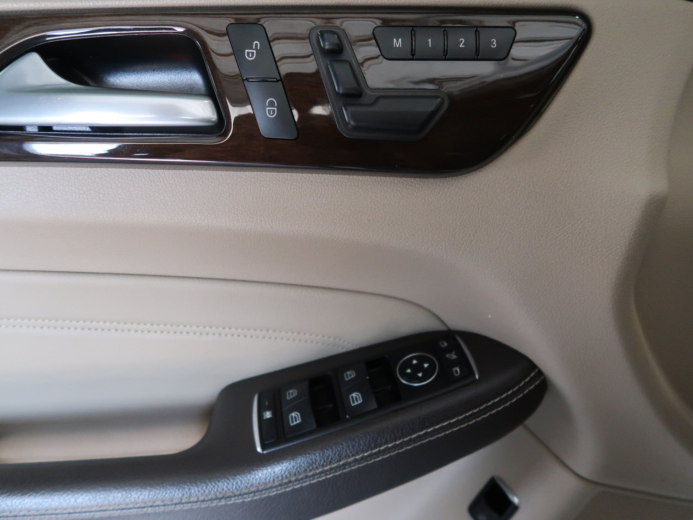 Used 2015 Mercedes-Benz ML 350 2WD image 24