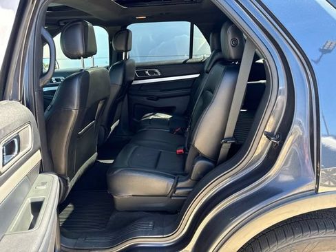 Used 2017 Ford Explorer XLT w/ Equipment Group 202A AWD/4WD image 11