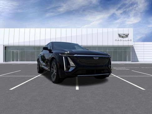 Certified 2024 Cadillac Lyriq Luxury AWD/4WD image 8