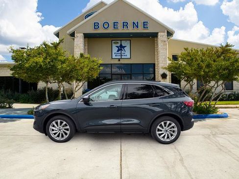 Used 2022 Ford Escape Titanium w/ Titanium Elite Package AWD/4WD image 2