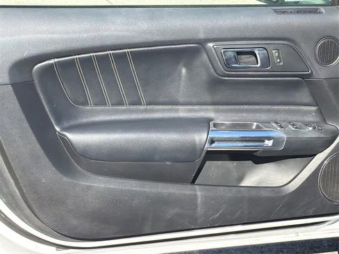 Used 2020 Ford Mustang Premium image 11