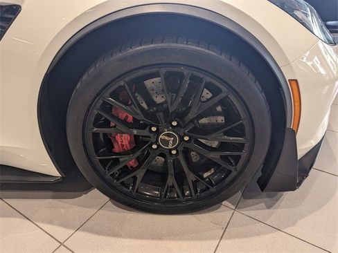 Used 2015 Chevrolet Corvette Z06 w/ 3LZ Preferred Equipment Group image 14