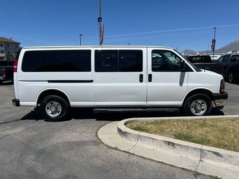 Used 2020 Chevrolet Express 3500 LT w/ LT Preferred Equipment Group RWD image 8