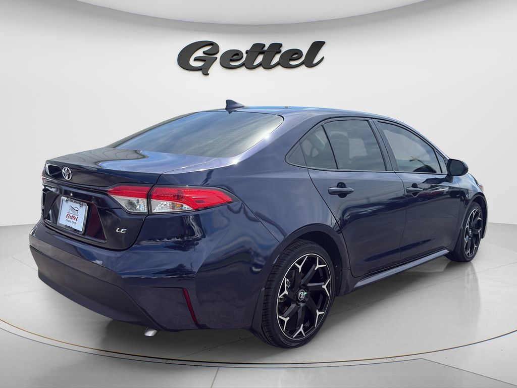 Used 2025 Toyota Corolla LE FWD image 5