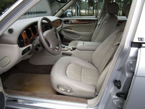 Used 2001 Jaguar XJ8 image 13