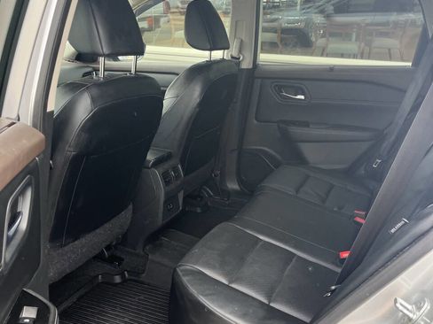 Used 2023 Nissan Rogue SV w/ SV Premium B Package image 5