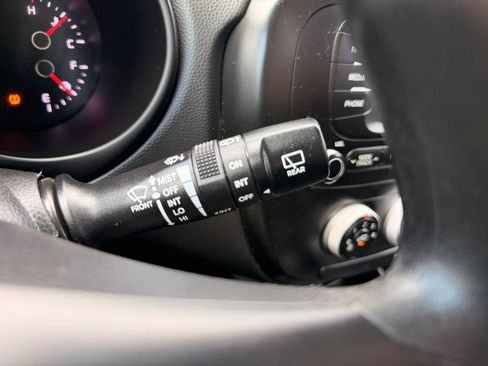 Used 2018 Kia Soul FWD image 33