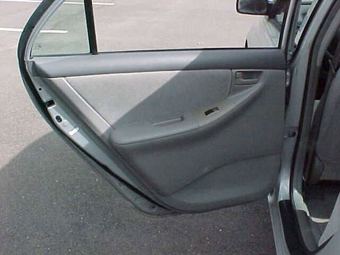 Used 2005 Toyota Corolla LE image 11