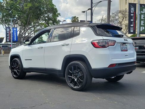 Used 2022 Jeep Compass Latitude w/ Convenience Group FWD image 2
