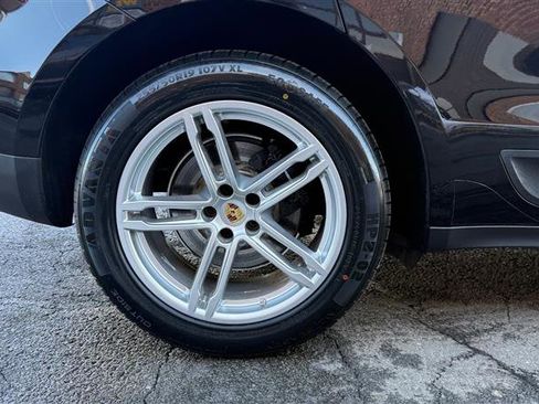 Used 2020 Porsche Macan w/ Premium Package Plus image 8