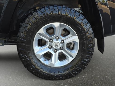 Used 2021 Toyota 4Runner SR5 AWD/4WD image 31